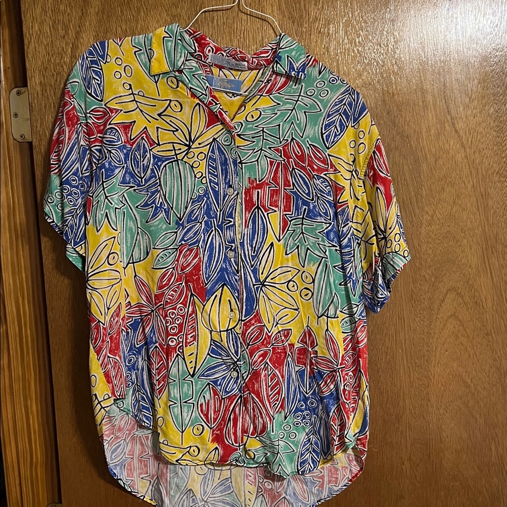 Vibrant Leaf Pattern Women's Blouse